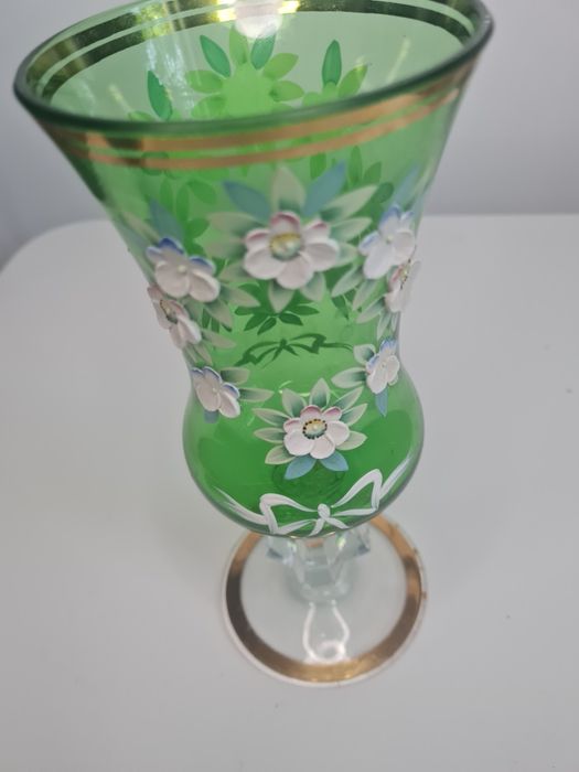 Piękny szklany wazonik kielich .Bohemia