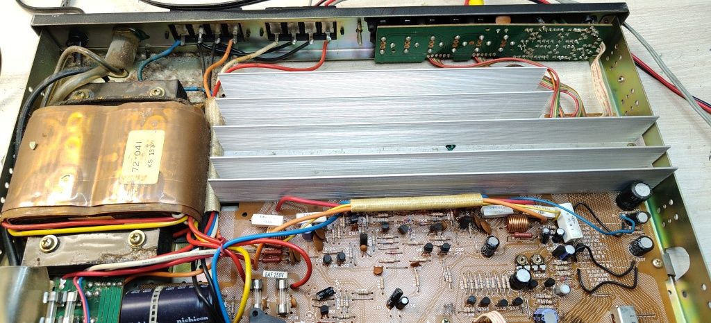 Amplituner YAMAHA R-300. Vintage
