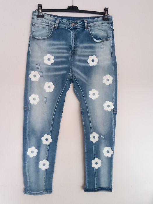 Dżinsy damskie Flowers z przetarciami Nowe bez metki