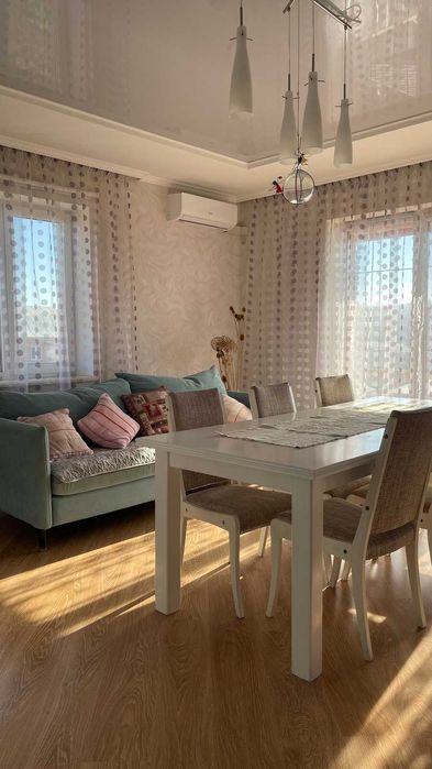 Продається будинок з ділянкою,банею. Зручна локація.