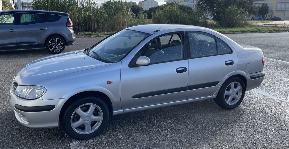 Nissan Almera 1.5 Gasolina de 2001 em bom estado para a idade