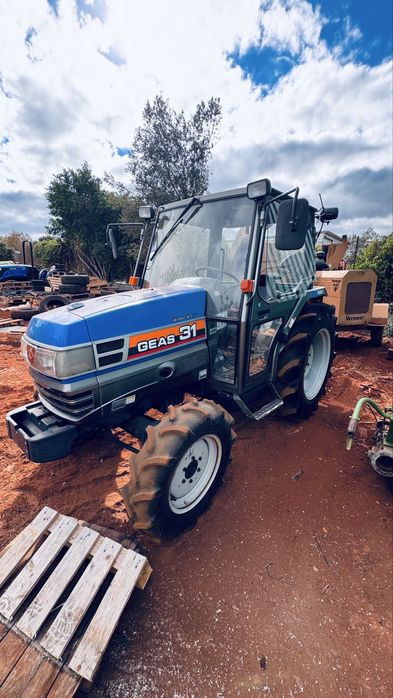 Tractor usado ISEKI GEAS 31 cabinado
