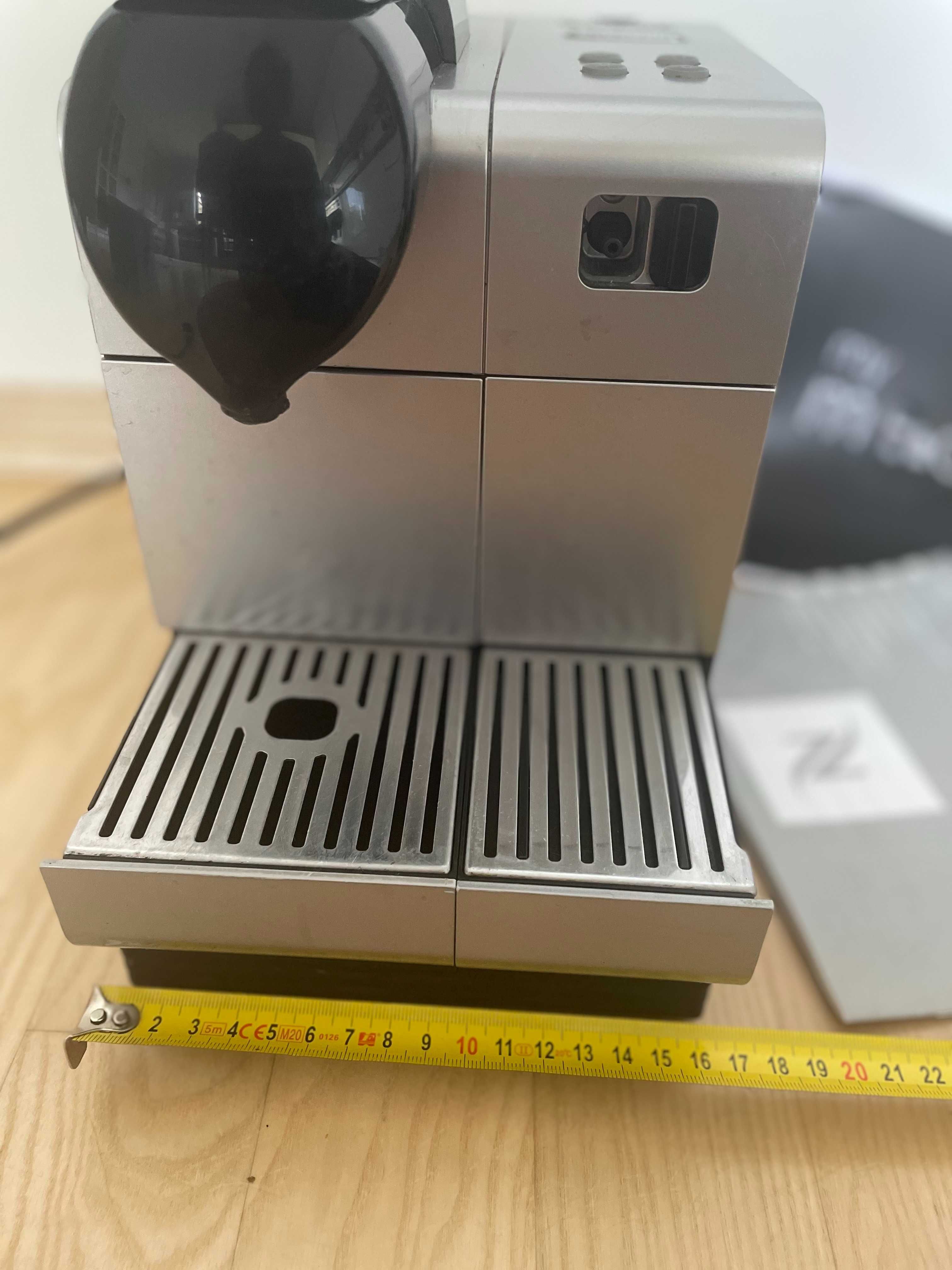 Ekspres do kawy kapsułkowy DeLonghi