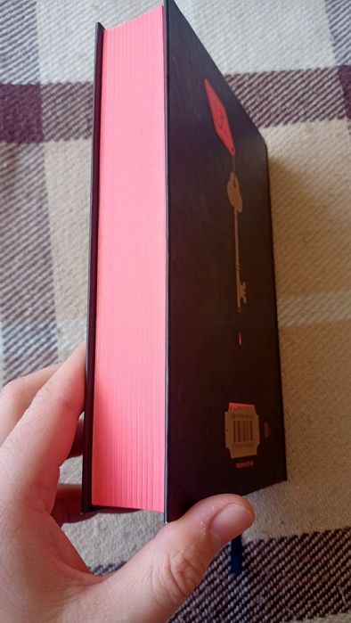 Люсі Фолі - Паризькі апартаменти (стан чудовий)