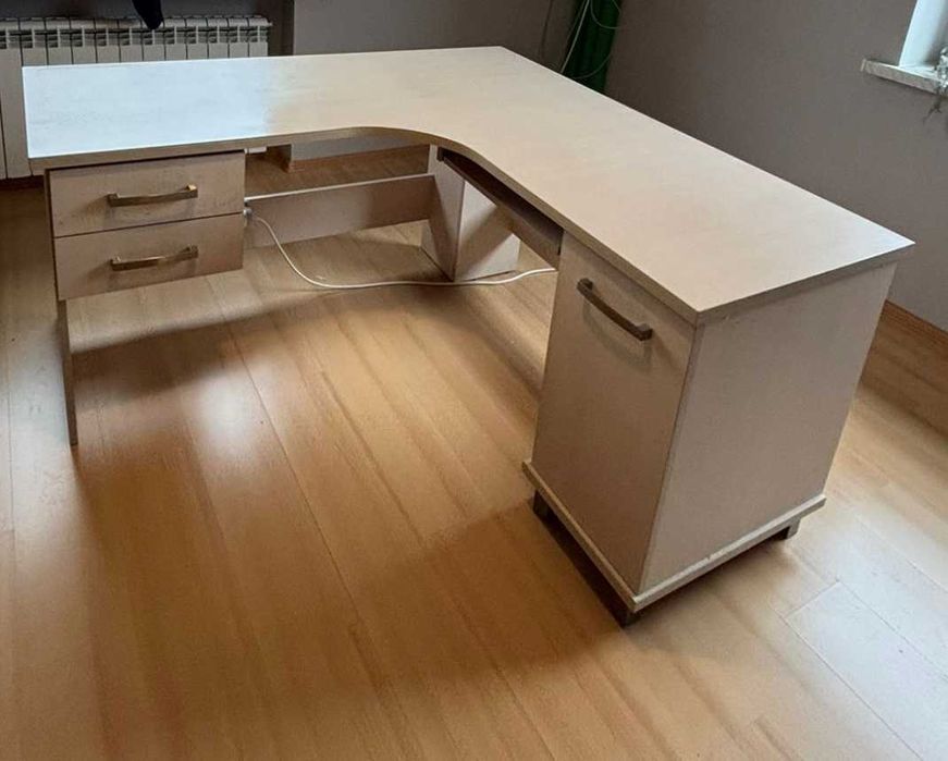 Duże biurko narożne z grubym blatem dąb mleczny