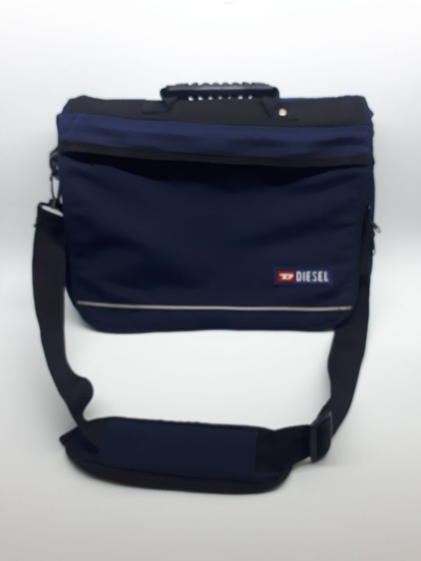 Mochila Eastpak com bolsa para bola  (NOVA)