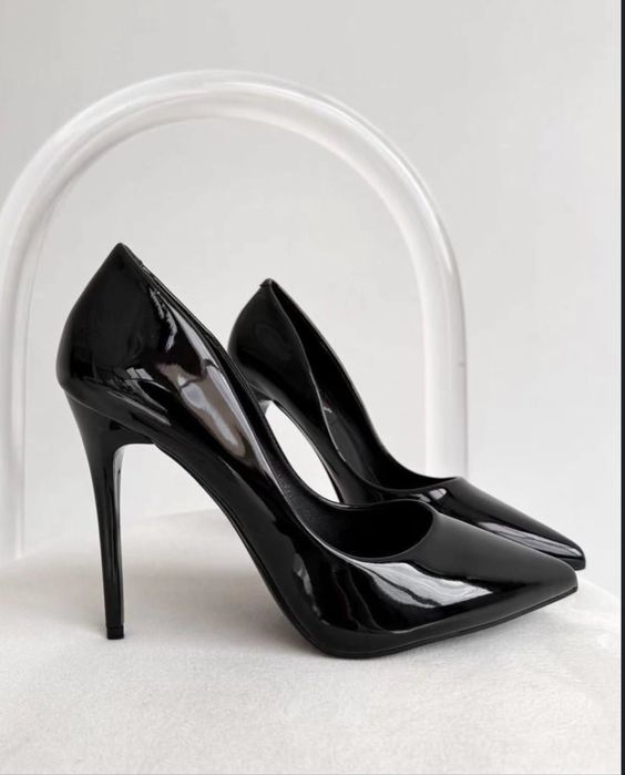 Човники чорні лакові