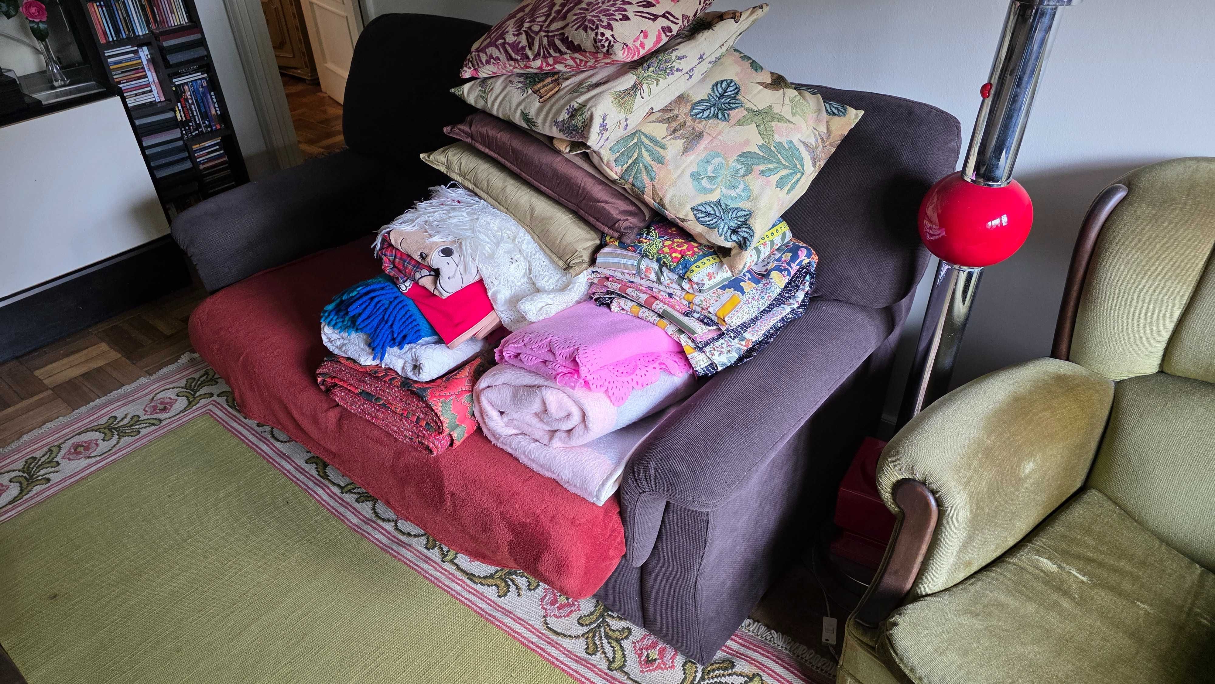 Sofá Cama de dois lugares em Tecido