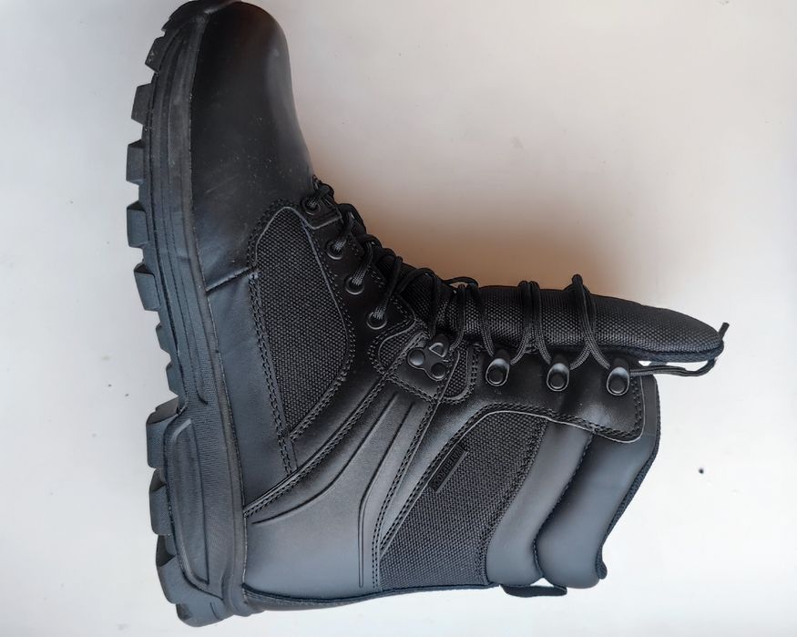 Берцы тактические, лёгкие.