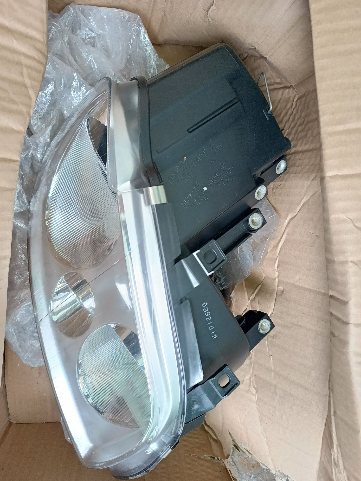 VW Caddy Touran lampa prawa NOWA