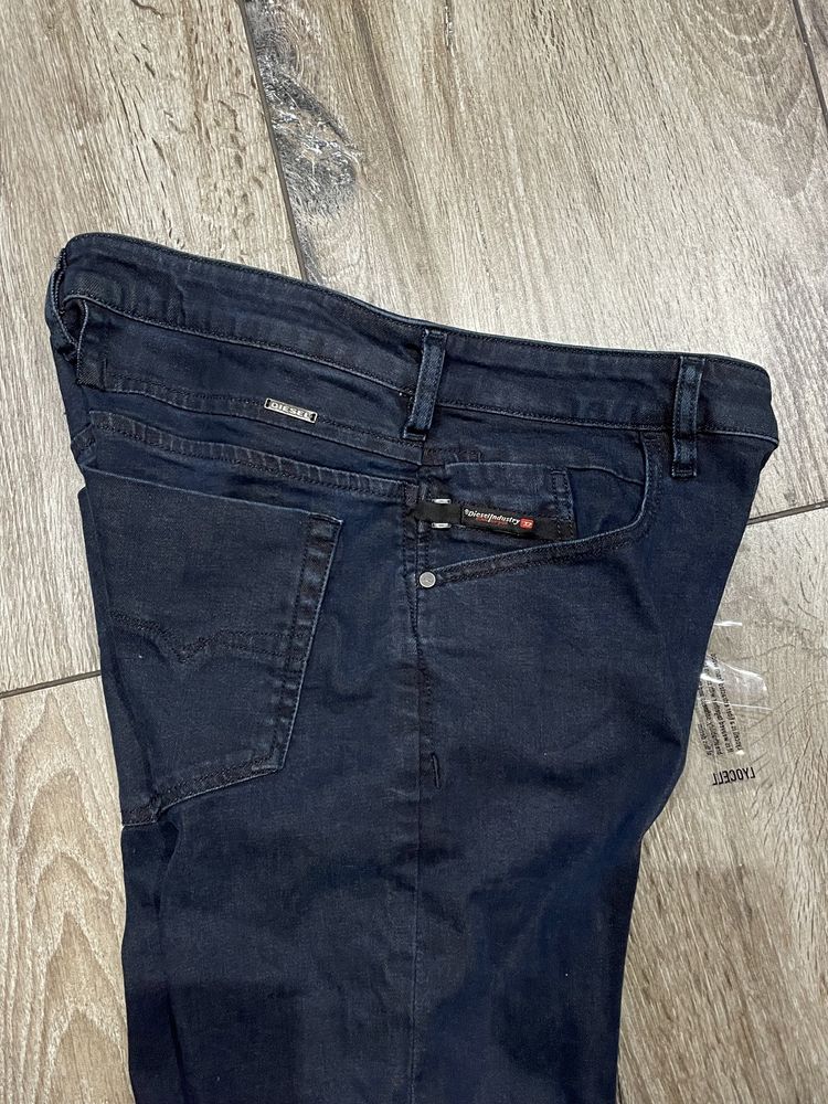 Męskie Jeansy DIESEL model D-BAZER DARK BLUE REGULAR Tapered 31