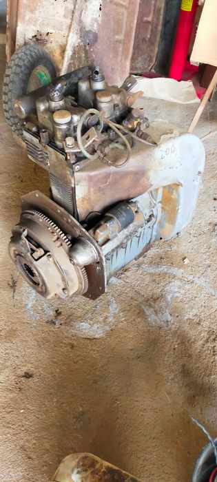 Motor Ruggerini de modelo RD 200 de dois cilindro