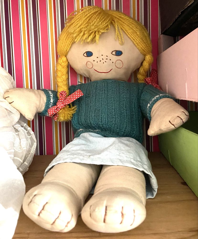 Boneca de pano, toda feita à mão