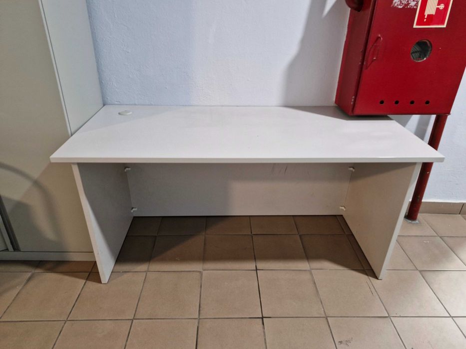 Solidne biurko do pracy, nauki wykonane na wymiar, kolor złamana biel