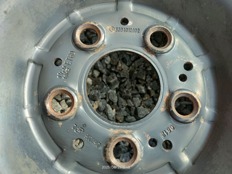 Продам комплект дисков r16 Mercedes + колпаки к ним