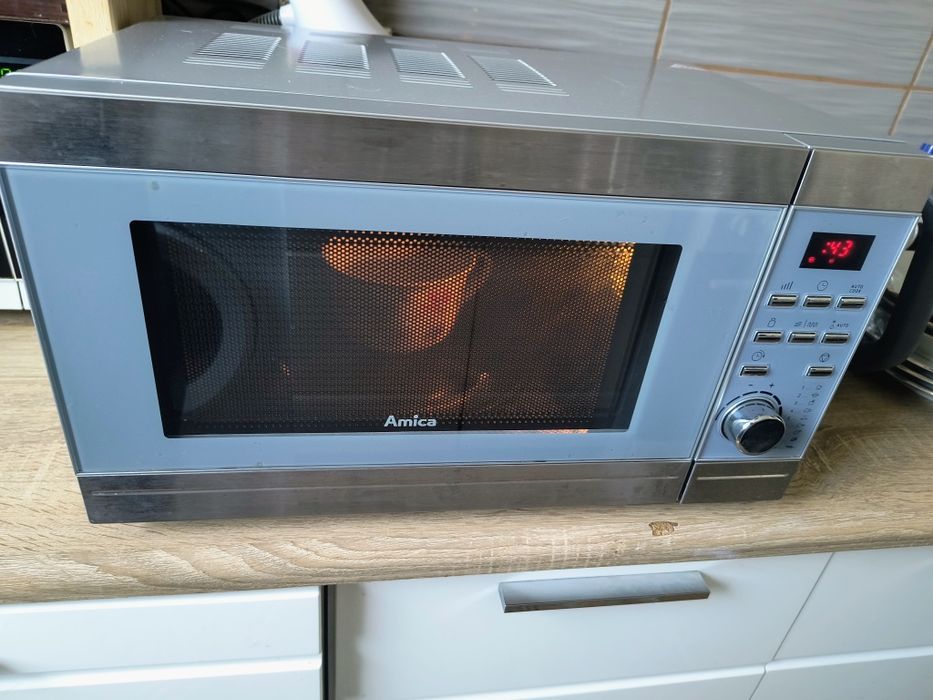 Kuchenka mikrofalowa...