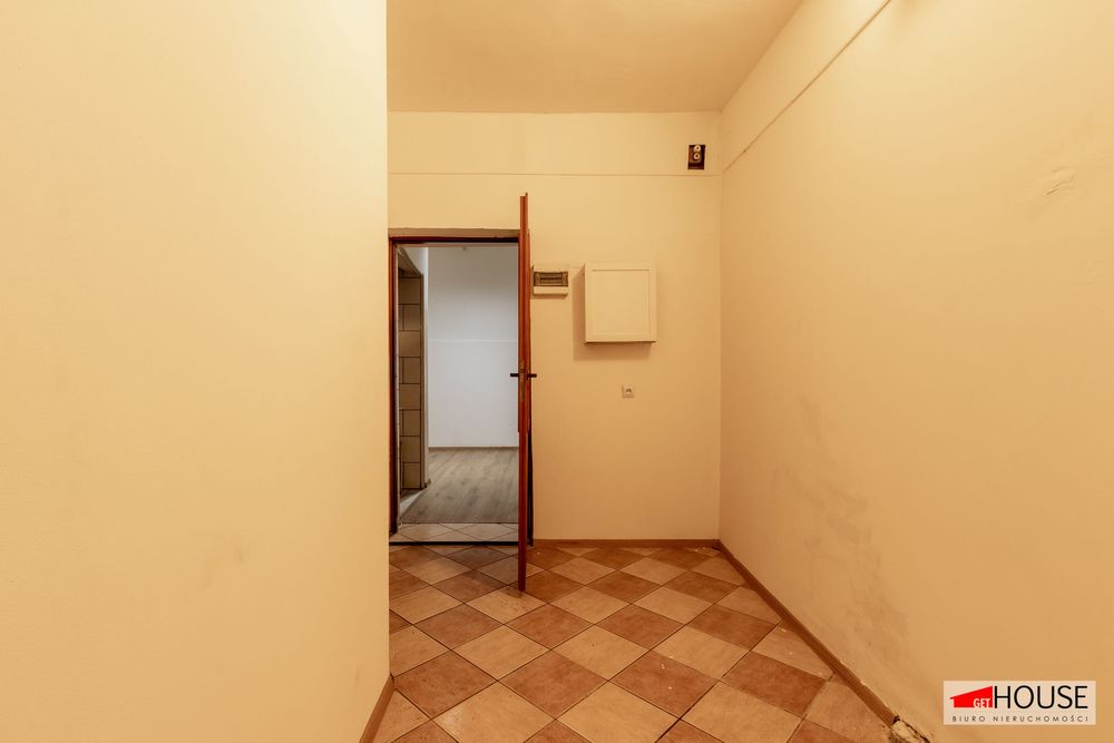 Lokal usługowy 30 m3+ duże zaplecze 50 m2+ parking - Kruszyn.