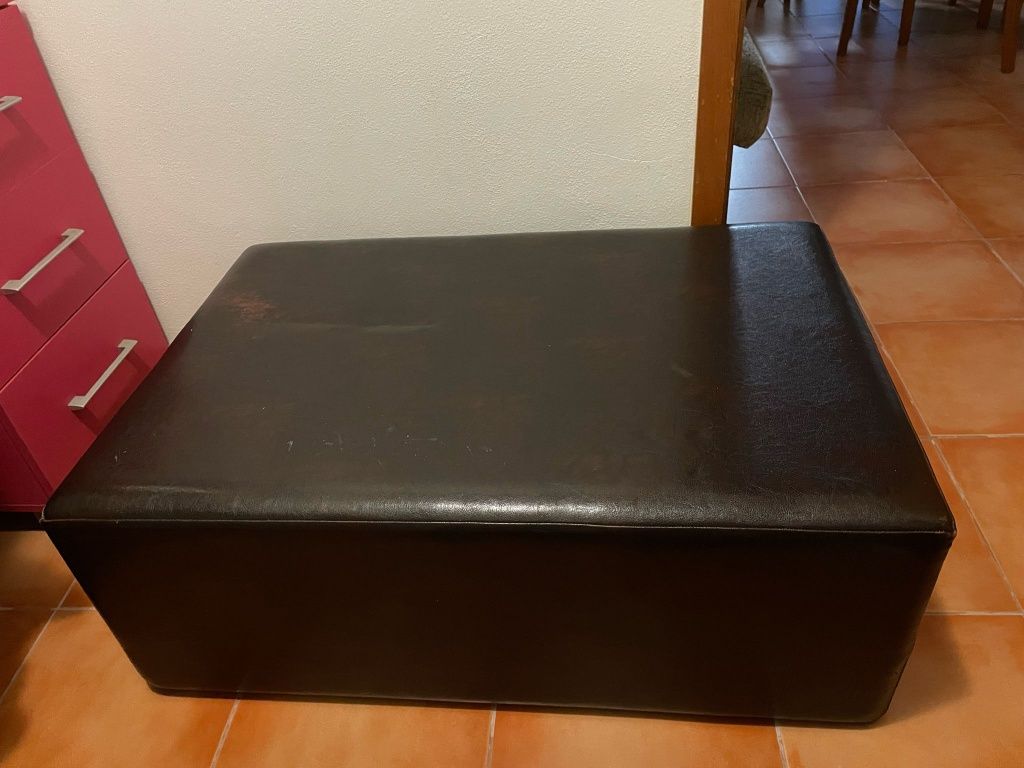 Sofá chaise long mais mesa