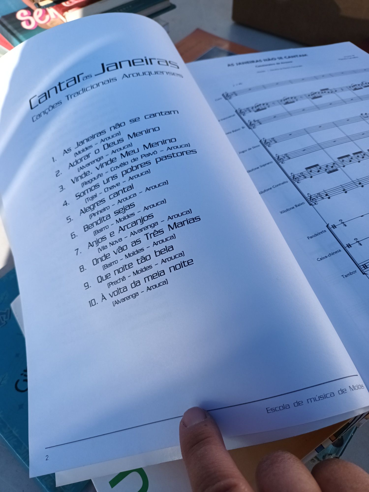 Livro "Cantar as janeiras " escola de musica de moldes