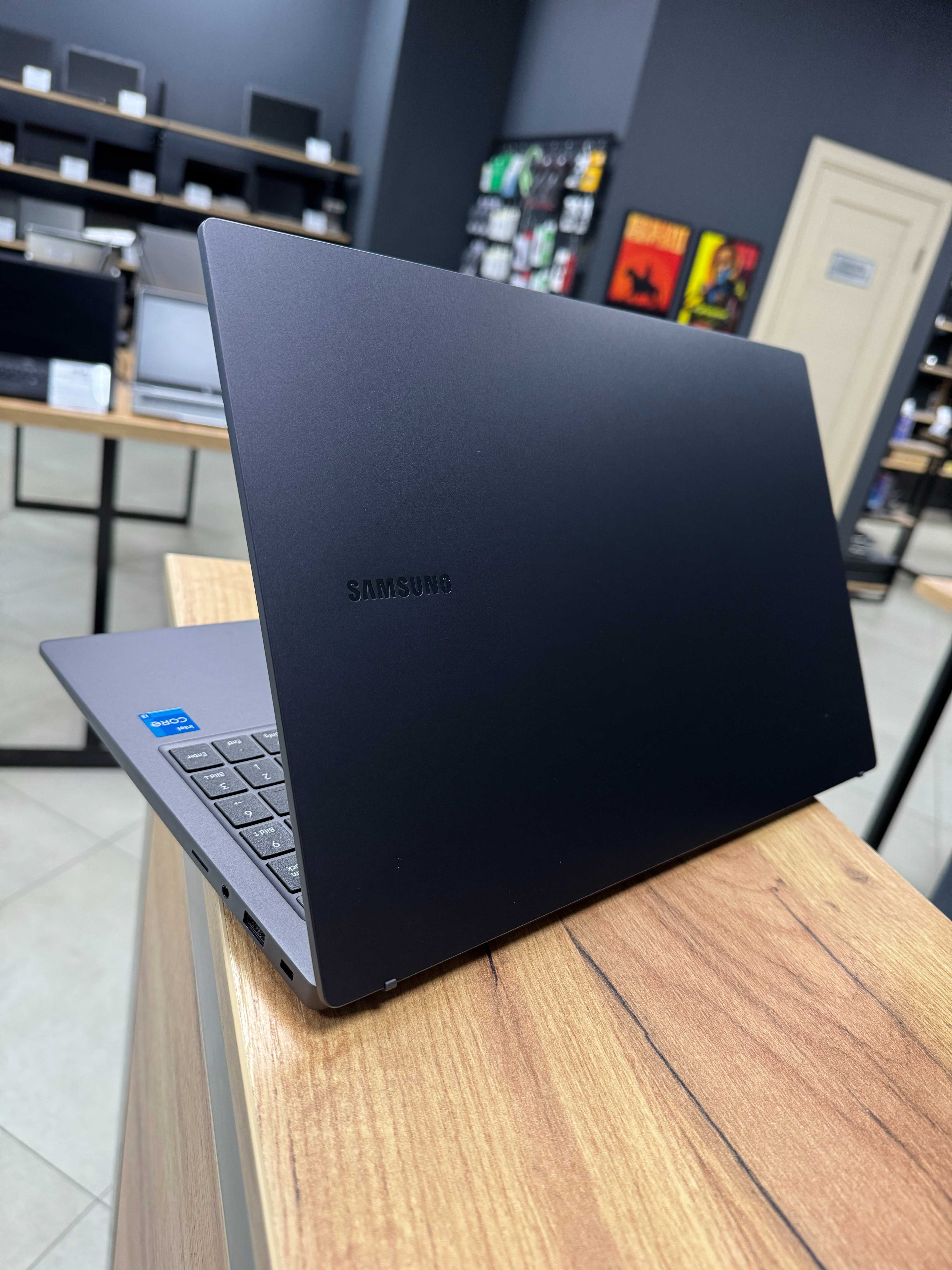 2023 РОКУ! Samsung Galaxy Book 3 - i3 1315U 6 ядер/8 GB/256 NVME/IPS