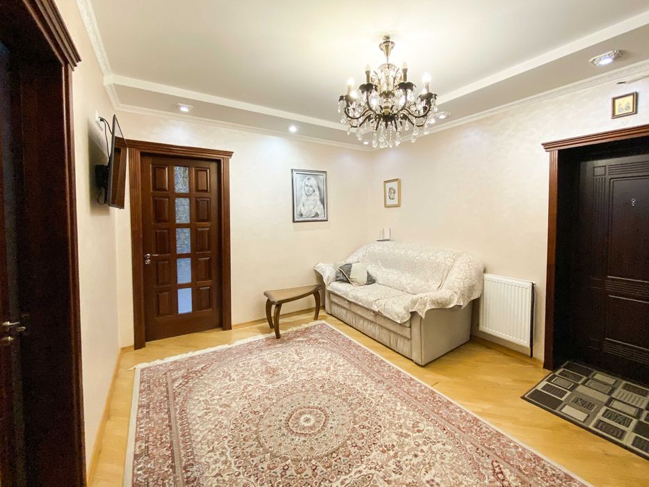 Продається стильна трикімнатна квартира