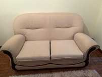 Sofa de dois lugares beje
