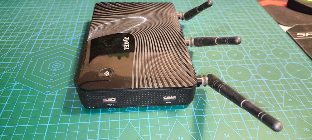 Роутер Zyxel Ultra