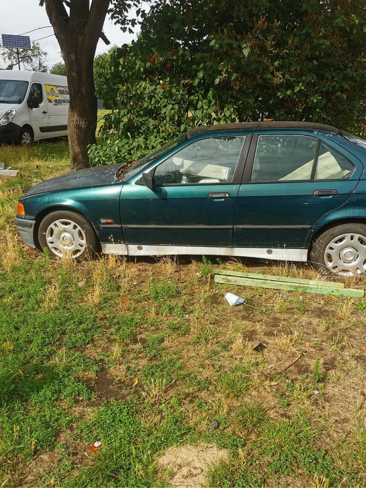 Sprzedam bmw e36 lekko uszkodzone