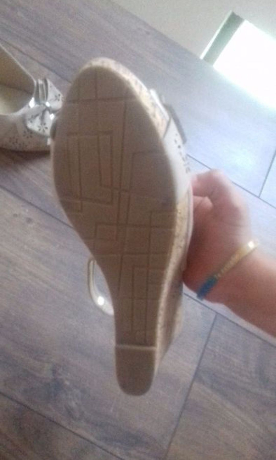 Продам босоніжки