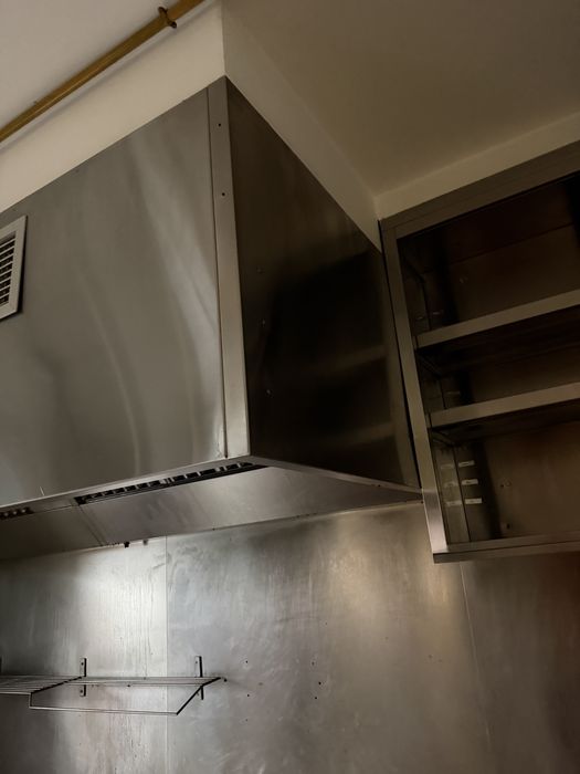 Hot de exaustão em inox com grelha de insuflação