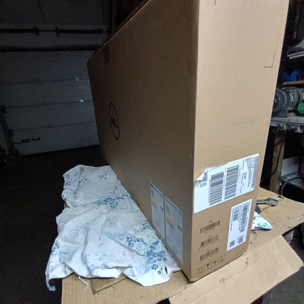 Monitor 27"Del P2725h nowy uszkodzony