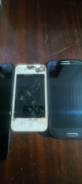 4 telemóveis para peças