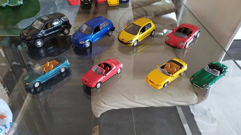 8 carros miniaturas New Ray