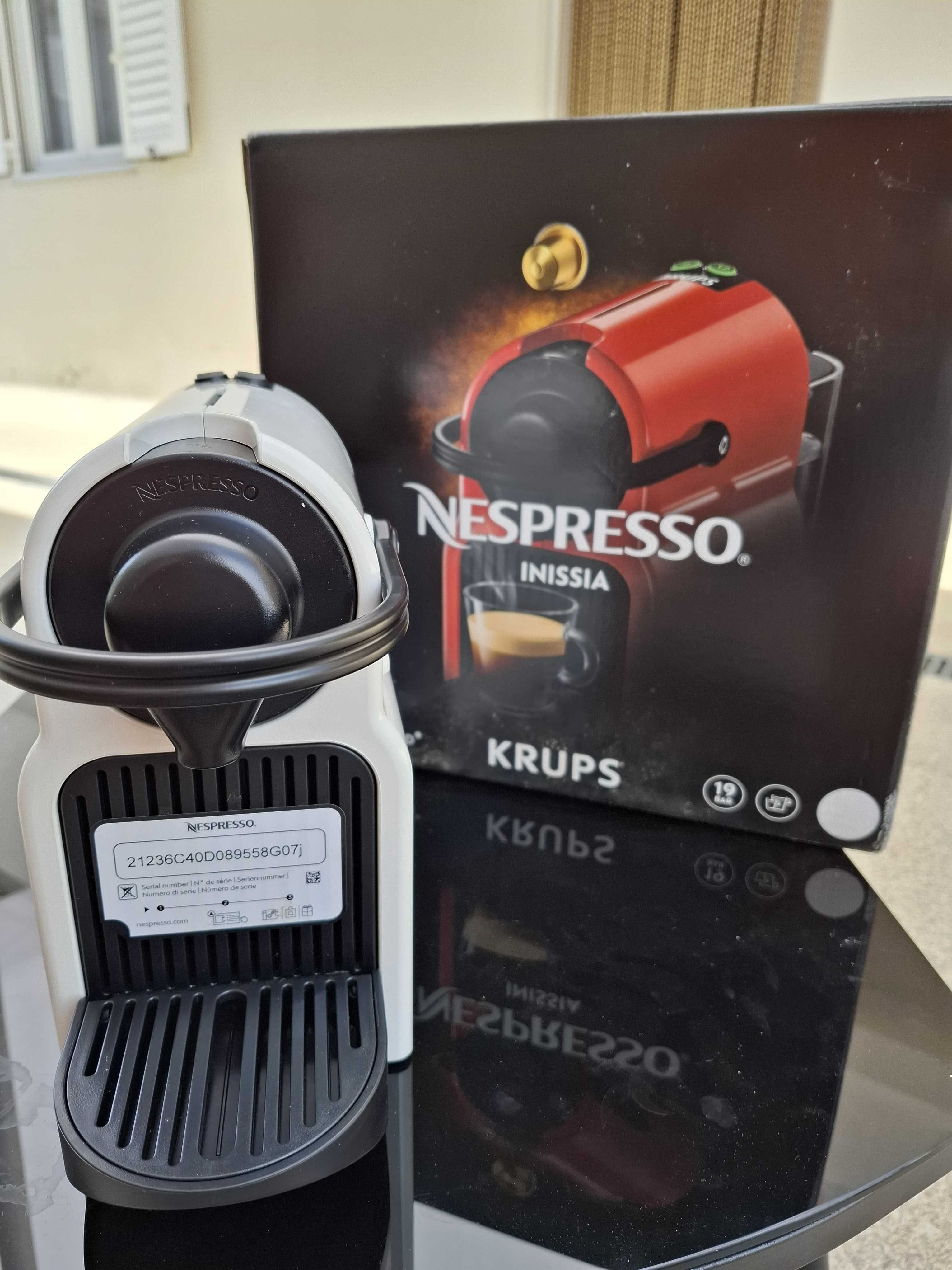 Máquina Café NESPRESSO