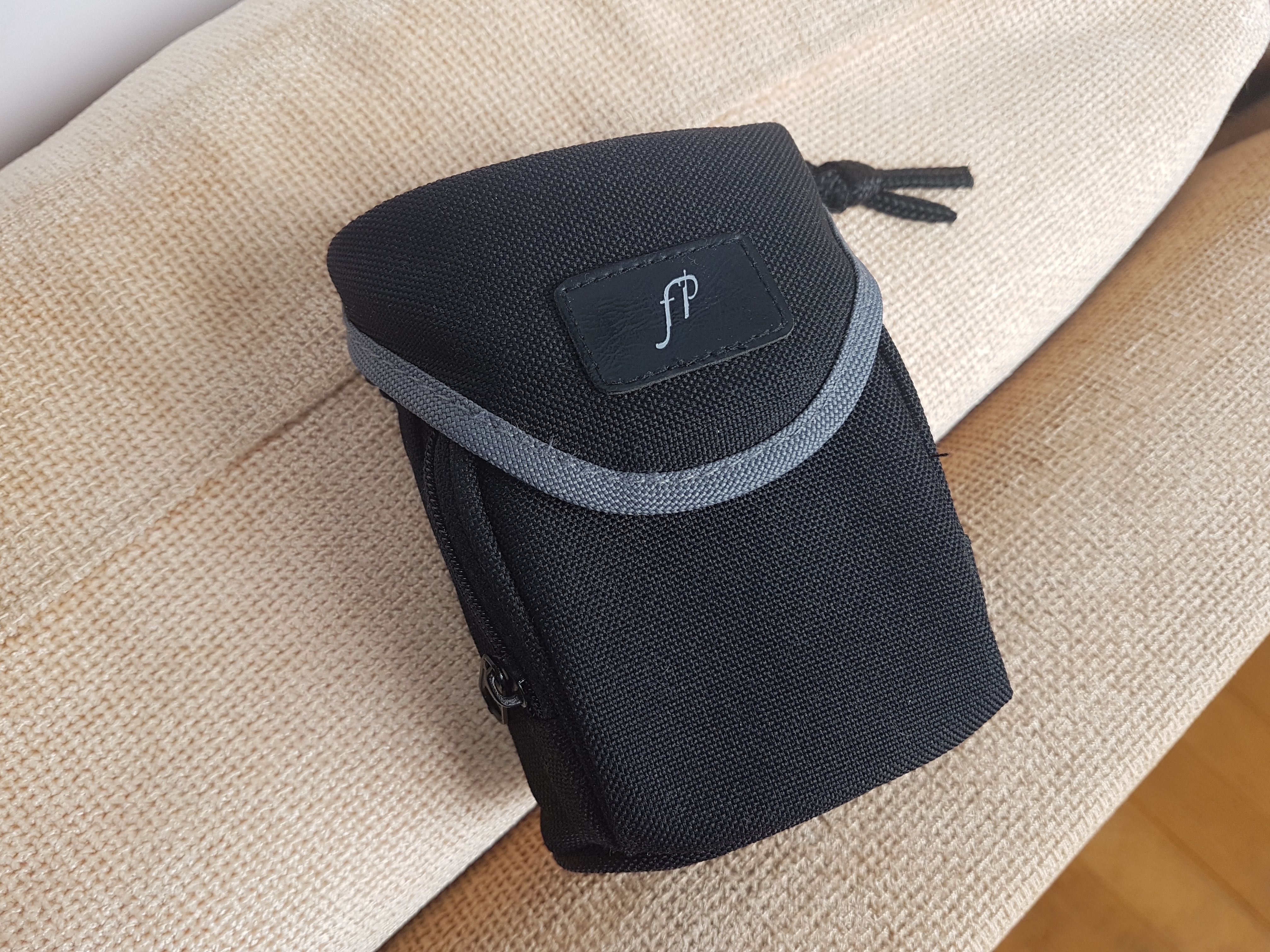 Futerał-Etui na aparat, telefon lub akcesoria.