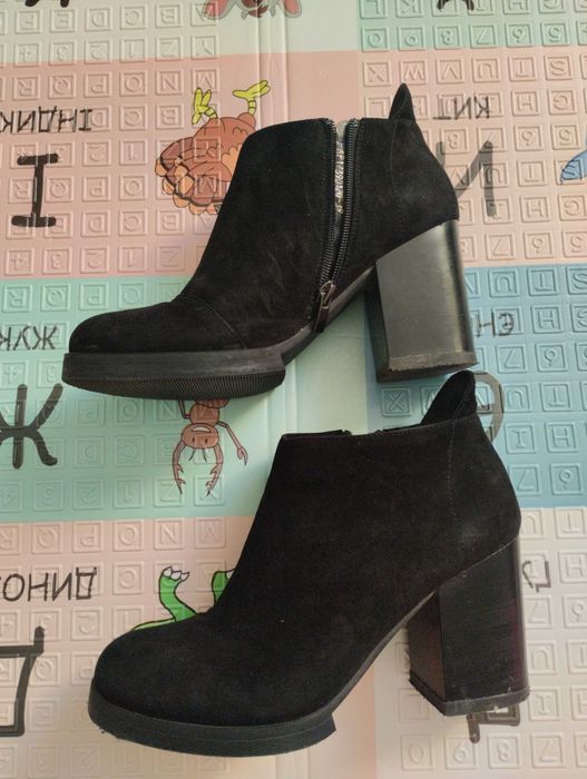 Демісезонні ботильйони черевики з натуральної замші, 39 розмір