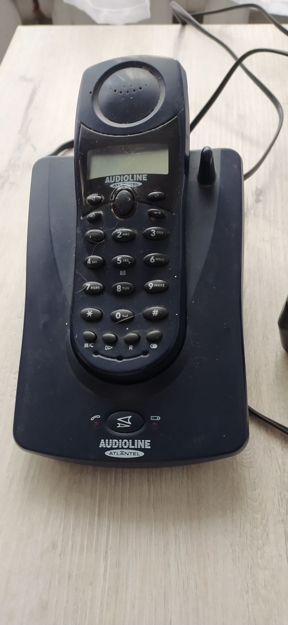 Telefon  stacjonarny.