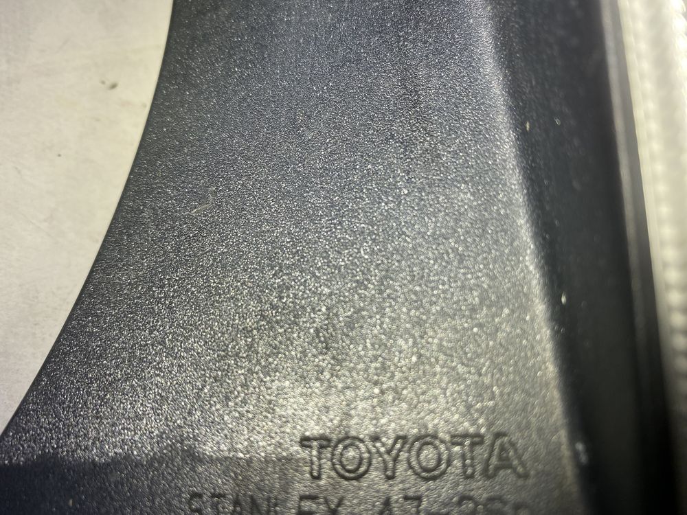 Фонарь задний правый левый Toyota Prius 2009-15 гг