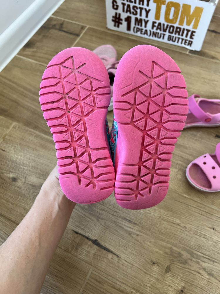 Взуття дитяче кросівки, сандалі crocs