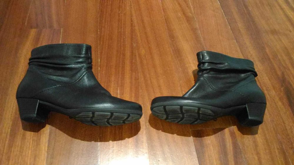Botas de pele da marca Gabor. Novas.