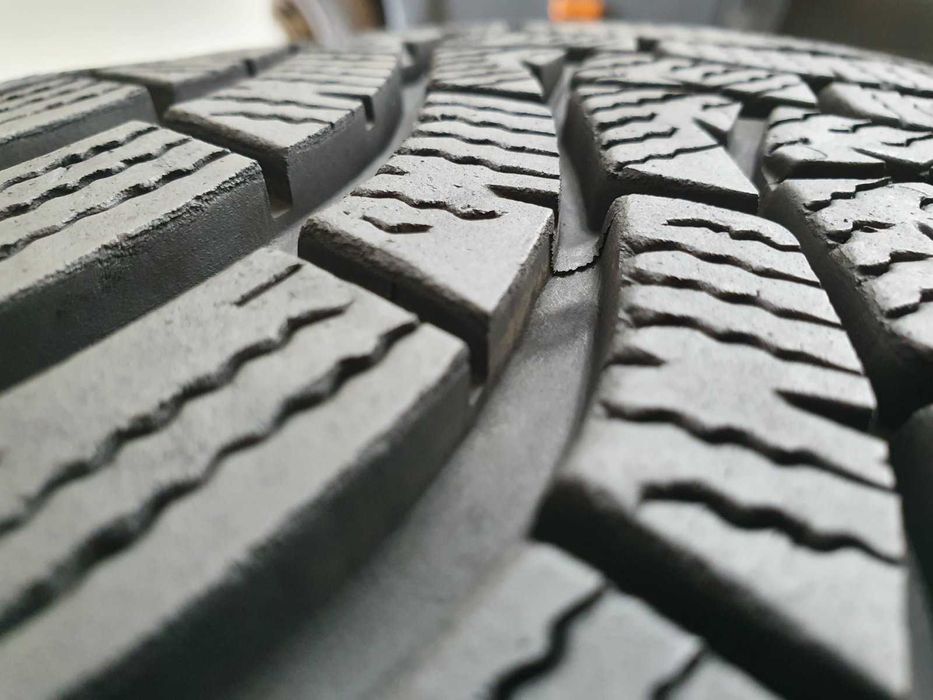 2x Falken Eurowinter HS01 225/50r18 7,5mm