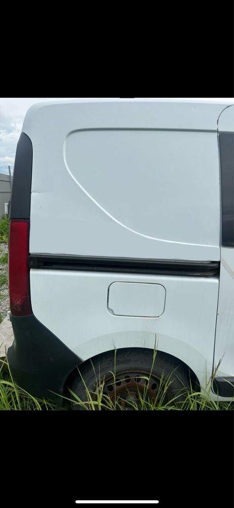 Двері передні зазадні бокові ліві праві на Рено Докер renault dokker