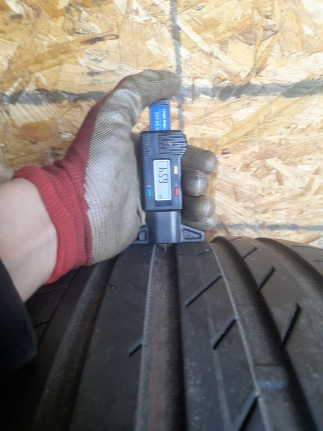 Шини Nokian Nordman SZ2 245/45 ZR18 100W XL Б/У 6,5 мм