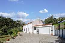 Moradia remodelada com jardim em Monchique