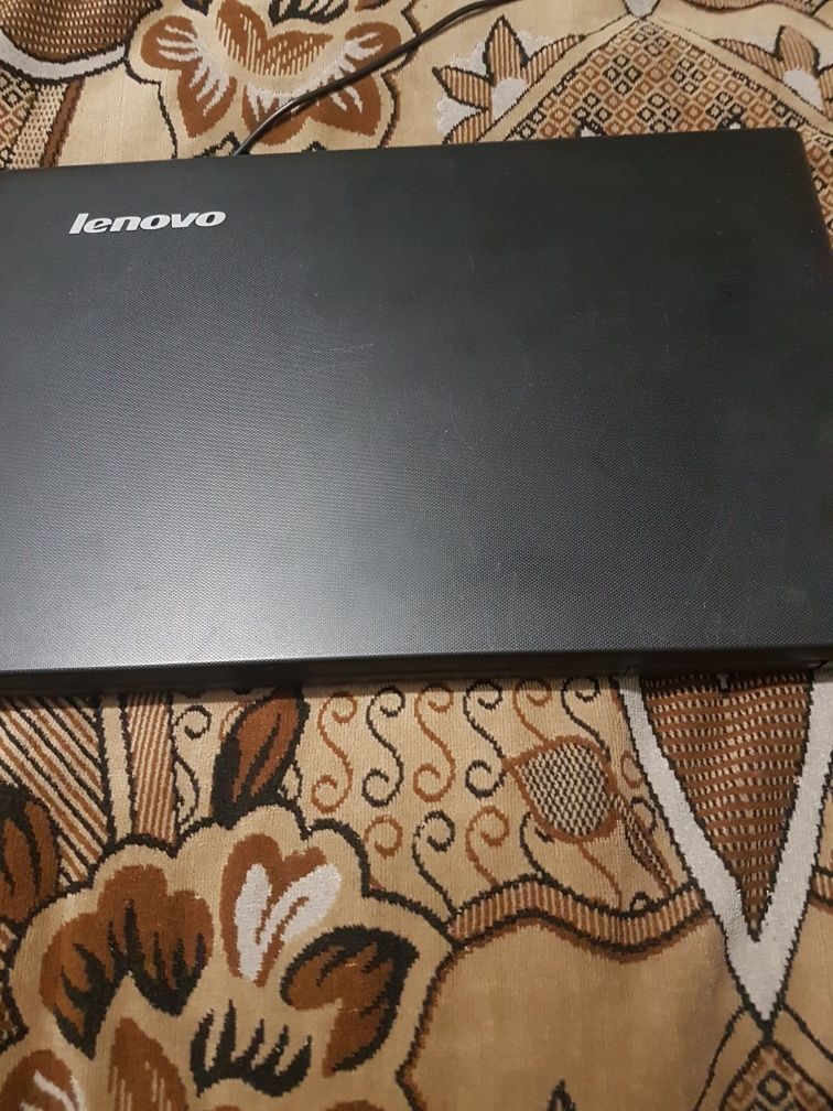 ноутбук Lenovo..