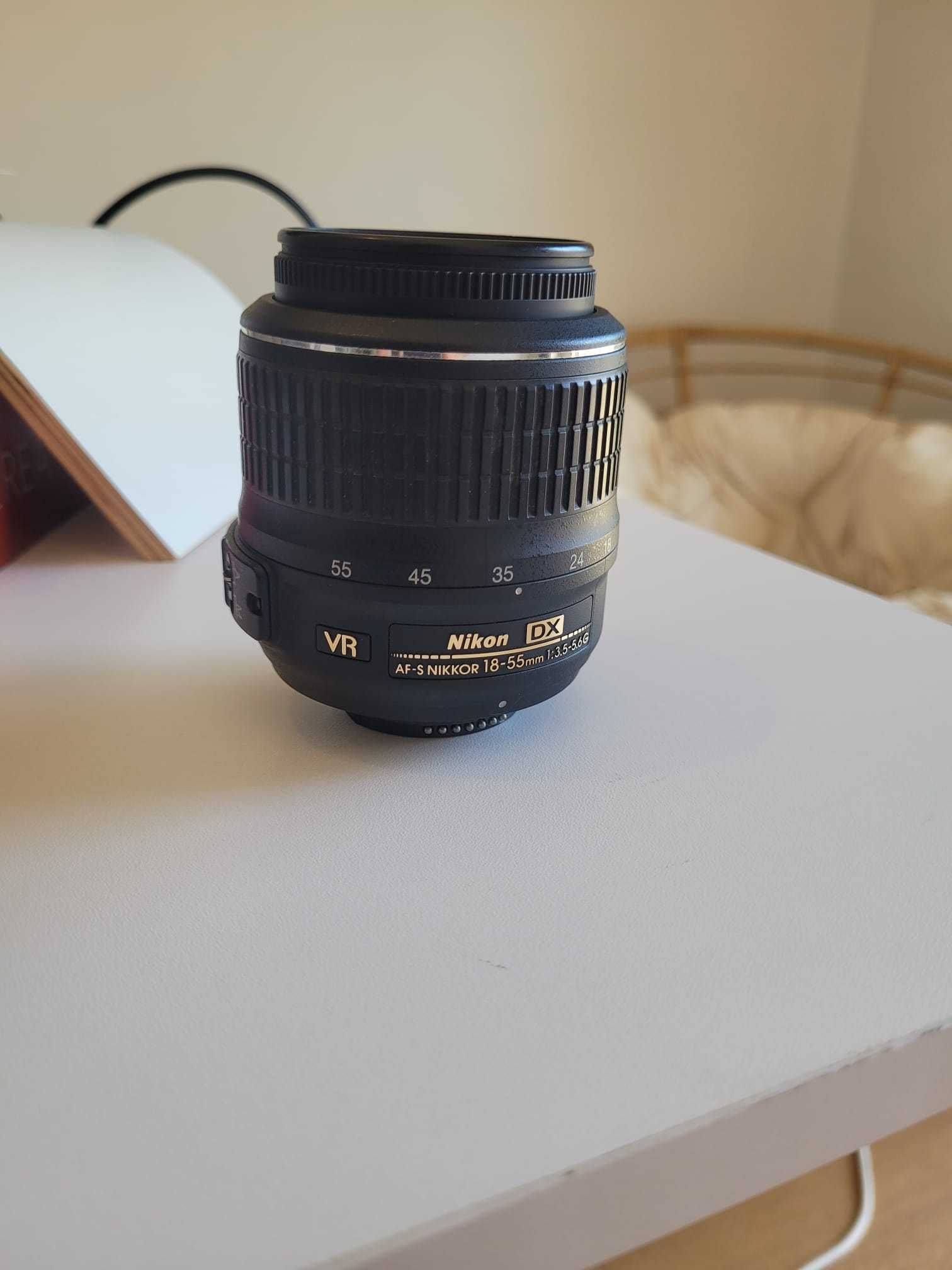 Nikon D3000 DSLR + Objetiva + Acessórios | Como Nova