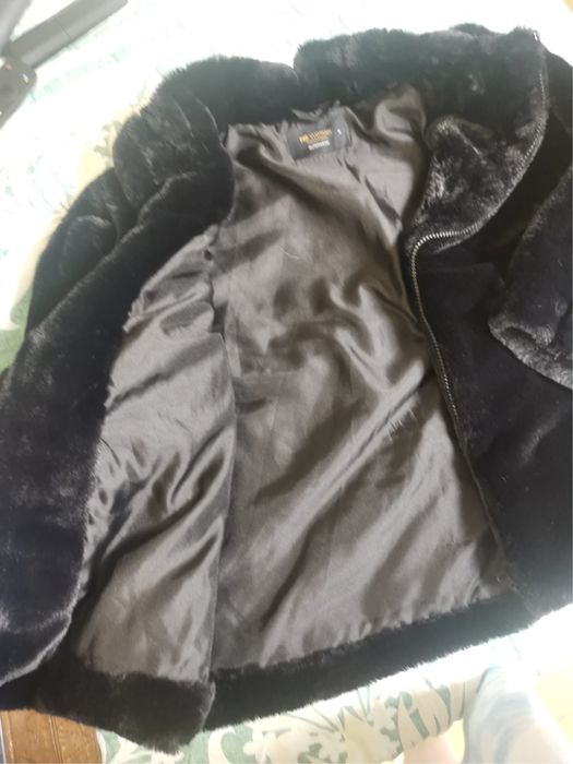 Casaco tamanho m pelo preto como novo