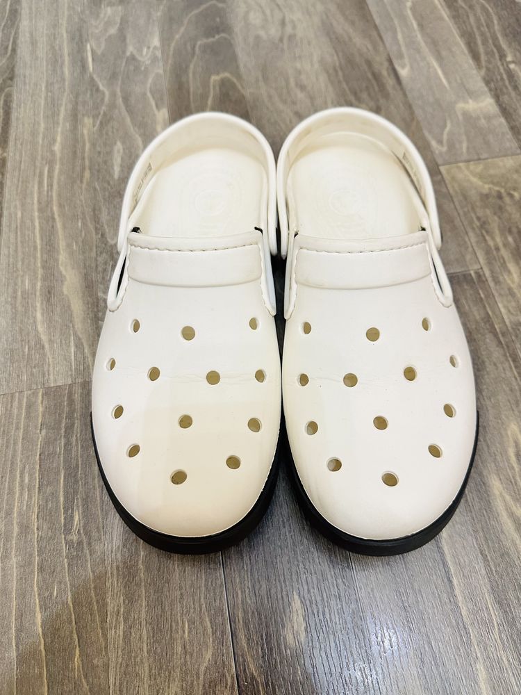 Crocs жіночі , розмір 7/9, Оригінал !