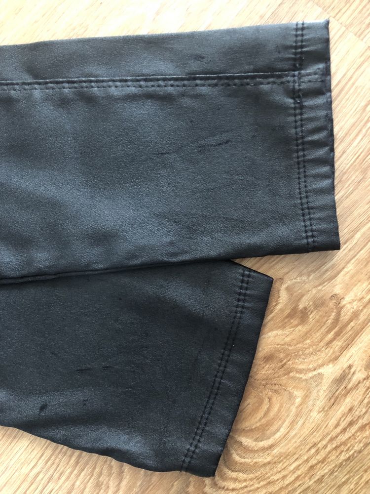 Woskowane spodnie damskie Primark
