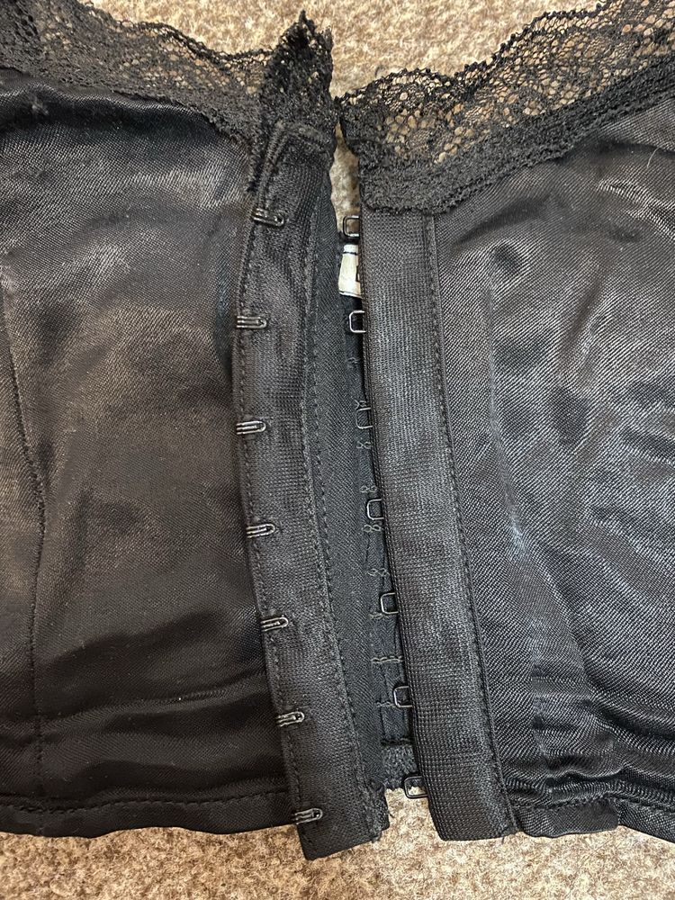 Krótki czarny top Bershka